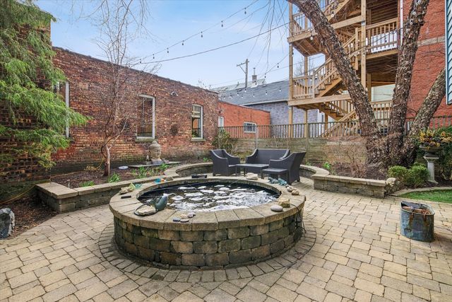 3135 N Seminary Street 1, Chicago, IL 60657