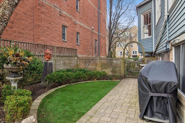 3135 N Seminary Street 1, Chicago, IL 60657