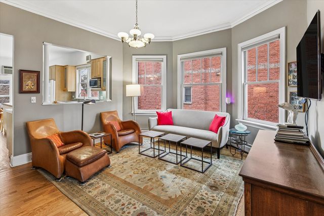 3135 N Seminary Street 1, Chicago, IL 60657