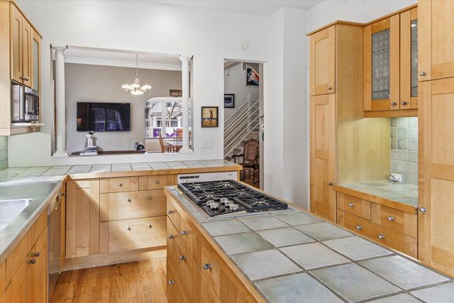 3135 N Seminary Street 1, Chicago, IL 60657