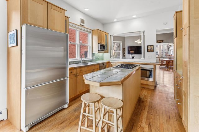 3135 N Seminary Street 1, Chicago, IL 60657