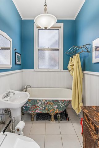 3135 N Seminary Street 1, Chicago, IL 60657