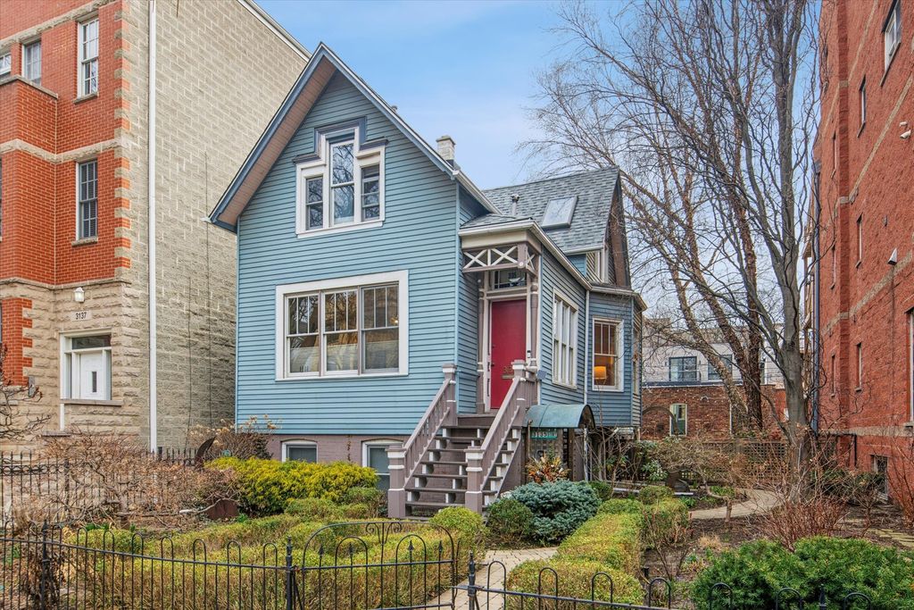 3135 N Seminary Street 1, Chicago, IL 60657