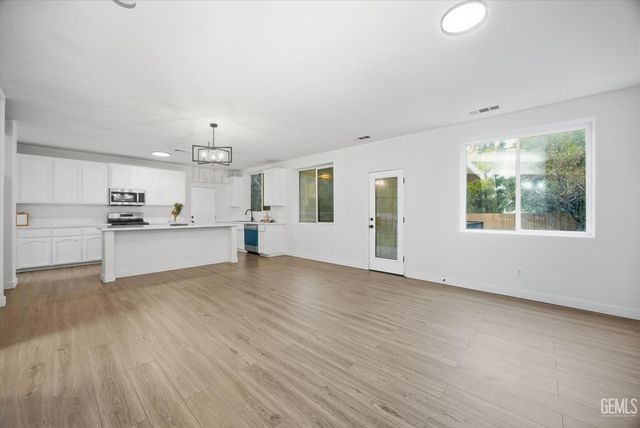 423 Rian Noelle, Bakersfield, CA 93308