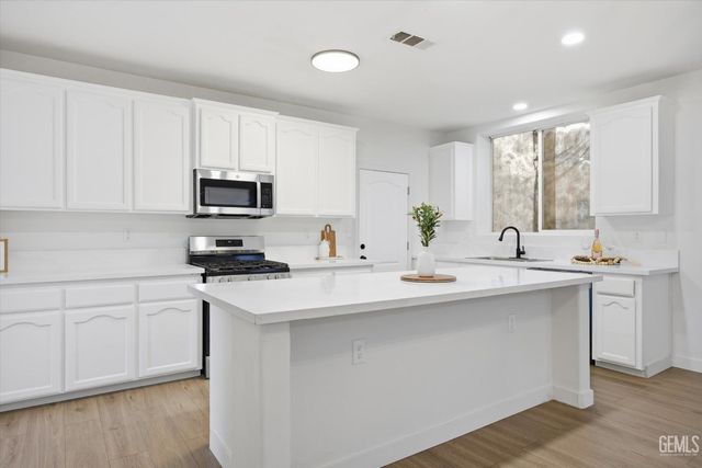 423 Rian Noelle, Bakersfield, CA 93308