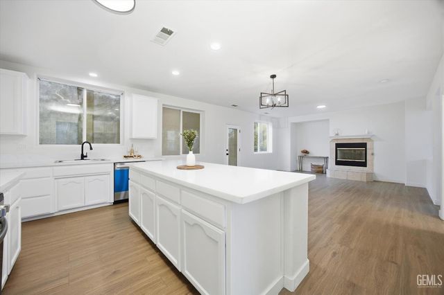 423 Rian Noelle, Bakersfield, CA 93308