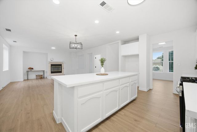 423 Rian Noelle, Bakersfield, CA 93308