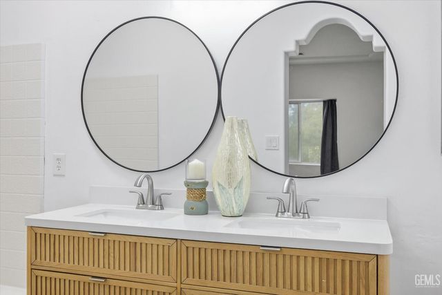 423 Rian Noelle, Bakersfield, CA 93308