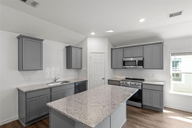 510 Oak Chase Avenue, Dayton, TX 77535