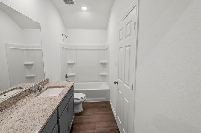 510 Oak Chase Avenue, Dayton, TX 77535