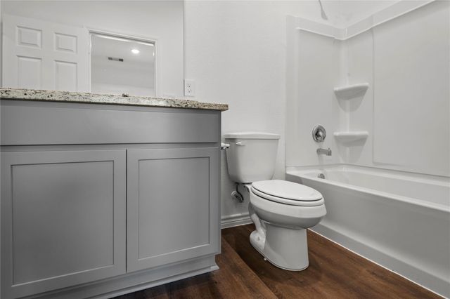 510 Oak Chase Avenue, Dayton, TX 77535