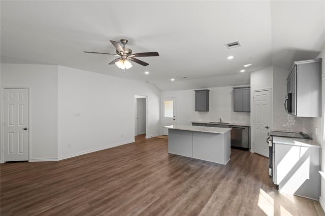 510 Oak Chase Avenue, Dayton, TX 77535