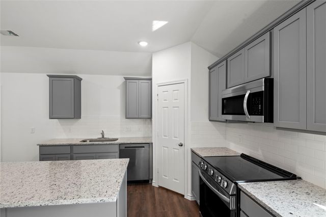 510 Oak Chase Avenue, Dayton, TX 77535