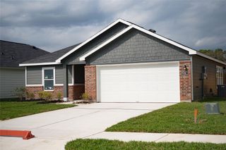 510 Oak Chase Avenue, Dayton, TX 77535