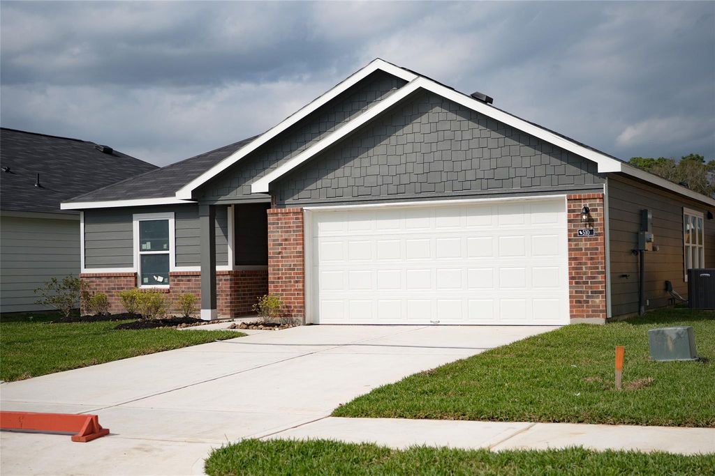 510 Oak Chase Avenue, Dayton, TX 77535