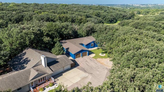 35 N Oak Pl Place, Sioux Falls, SD 57110