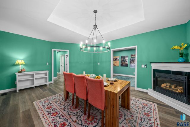 35 N Oak Pl Place, Sioux Falls, SD 57110