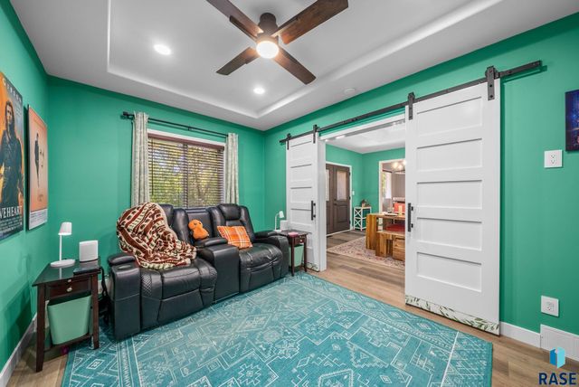 35 N Oak Pl Place, Sioux Falls, SD 57110