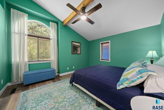 35 N Oak Pl Place, Sioux Falls, SD 57110