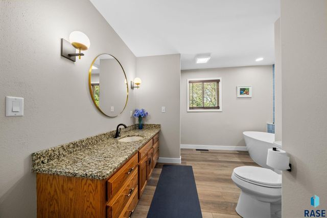 35 N Oak Pl Place, Sioux Falls, SD 57110