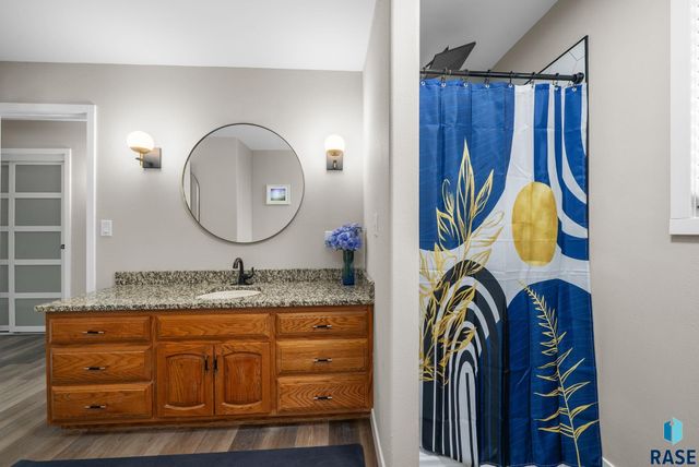 35 N Oak Pl Place, Sioux Falls, SD 57110