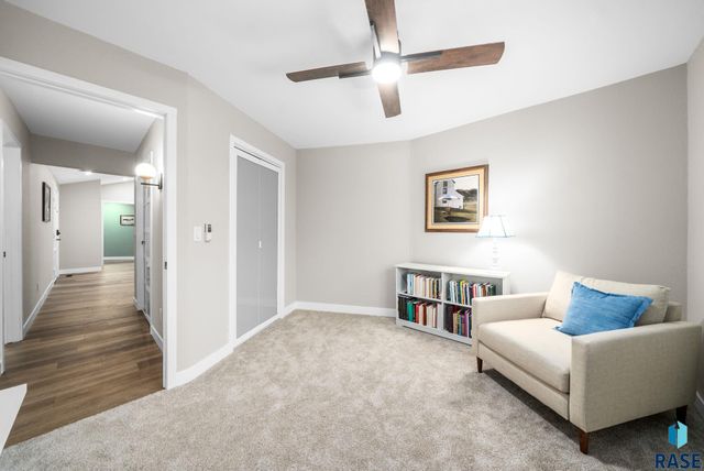 35 N Oak Pl Place, Sioux Falls, SD 57110