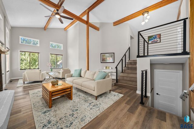 35 N Oak Pl Place, Sioux Falls, SD 57110