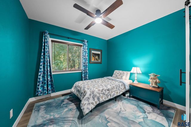 35 N Oak Pl Place, Sioux Falls, SD 57110