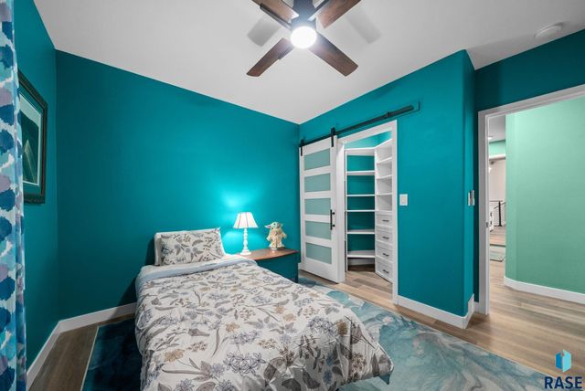 35 N Oak Pl Place, Sioux Falls, SD 57110