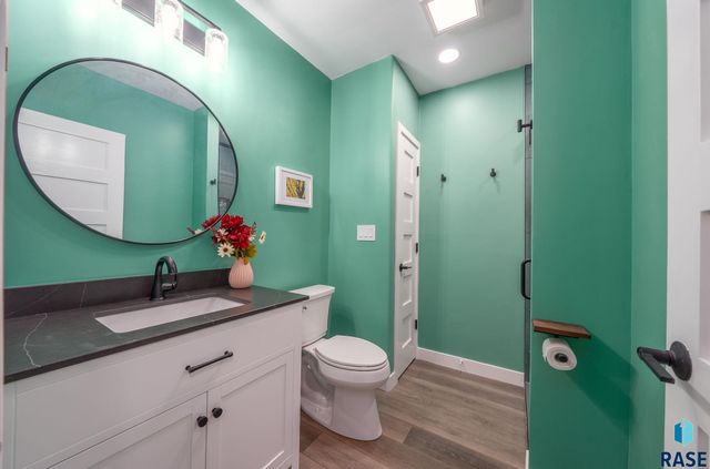 35 N Oak Pl Place, Sioux Falls, SD 57110