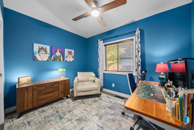 35 N Oak Pl Place, Sioux Falls, SD 57110