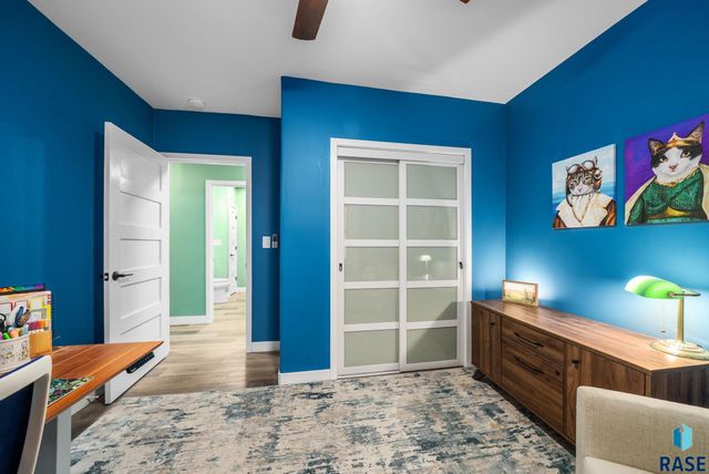 35 N Oak Pl Place, Sioux Falls, SD 57110