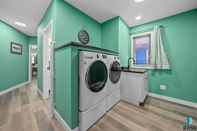 35 N Oak Pl Place, Sioux Falls, SD 57110