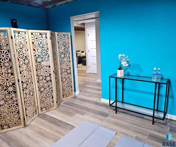 35 N Oak Pl Place, Sioux Falls, SD 57110