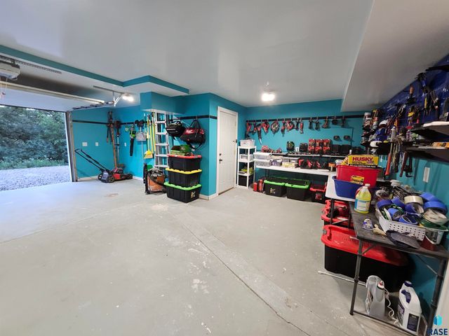 35 N Oak Pl Place, Sioux Falls, SD 57110