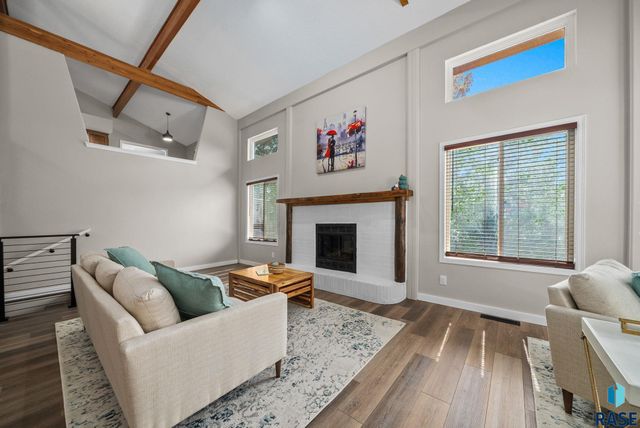 35 N Oak Pl Place, Sioux Falls, SD 57110