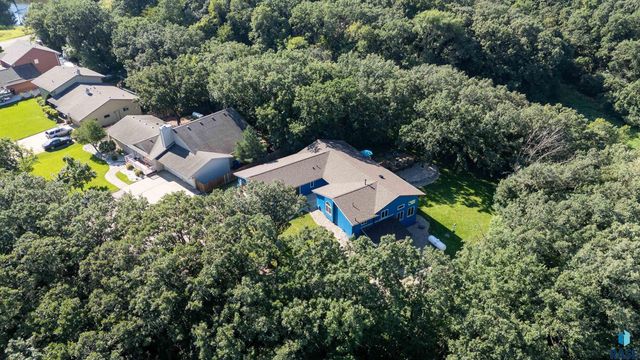 35 N Oak Pl Place, Sioux Falls, SD 57110