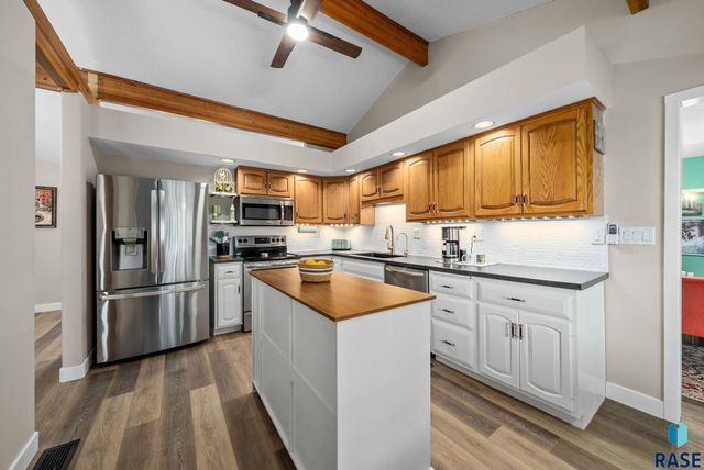 35 N Oak Pl Place, Sioux Falls, SD 57110