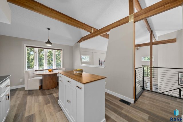 35 N Oak Pl Place, Sioux Falls, SD 57110