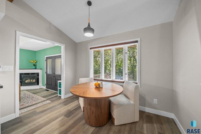 35 N Oak Pl Place, Sioux Falls, SD 57110