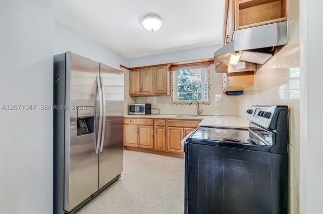 9354 Caribbean Blvd, Cutler Bay, FL 33189