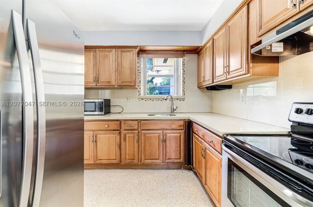 9354 Caribbean Blvd, Cutler Bay, FL 33189