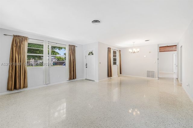 9354 Caribbean Blvd, Cutler Bay, FL 33189