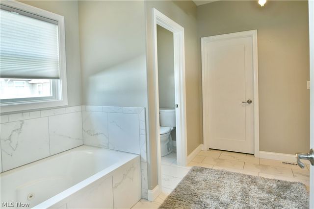 4885 Treeline Trail, New Middletown, OH 44442