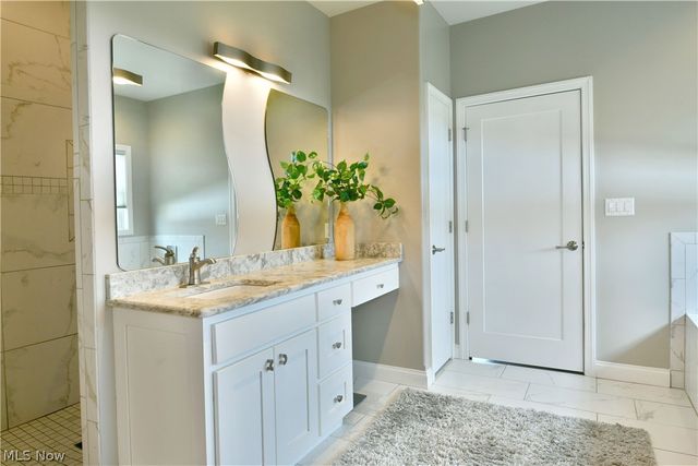 4885 Treeline Trail, New Middletown, OH 44442