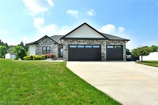 4885 Treeline Trail, New Middletown, OH 44442