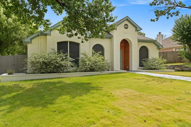 1216 Bold Forbes Drive, Grand Prairie, TX 75052