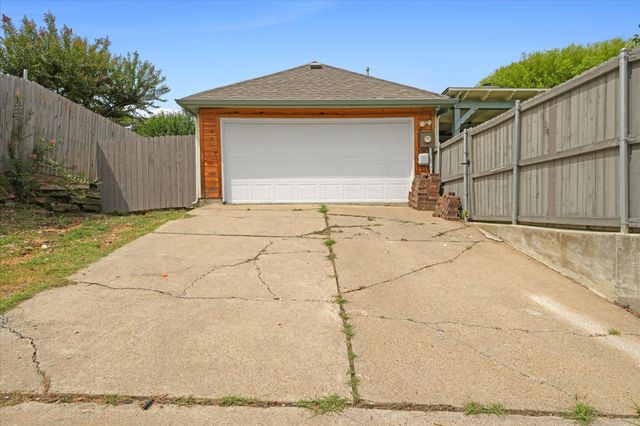 1216 Bold Forbes Drive, Grand Prairie, TX 75052