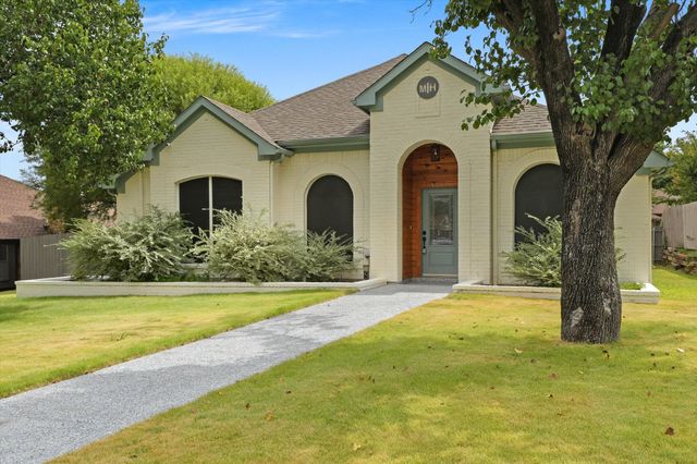 1216 Bold Forbes Drive, Grand Prairie, TX 75052