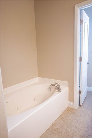 13 Kintyre Drive, Bella Vista, AR 72715